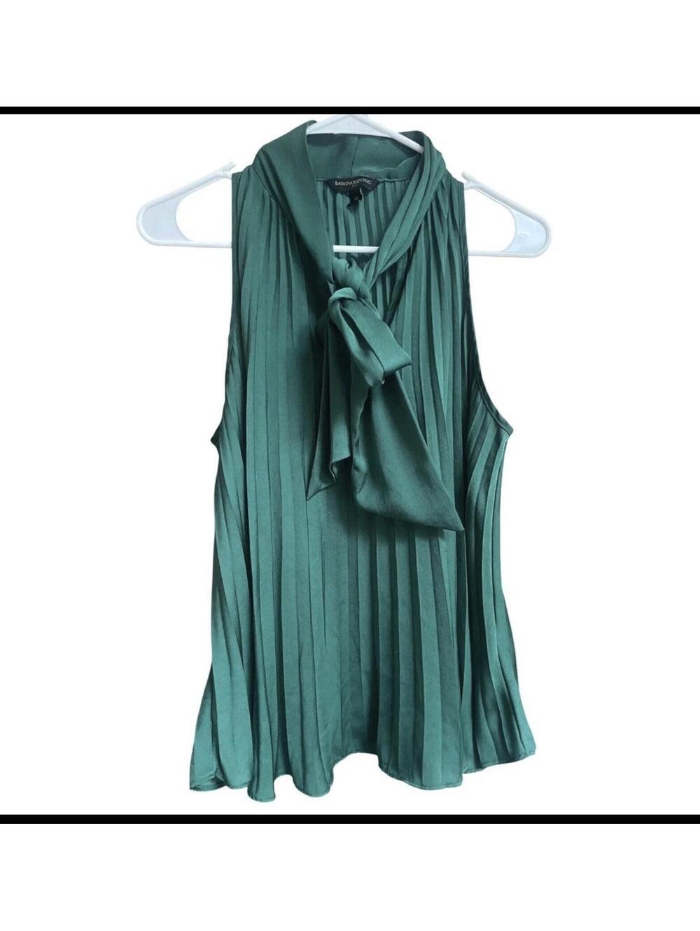 Banana Republic Emerald Green Pleated Bow Tie Neck Sleeveless  Blouse MMedium